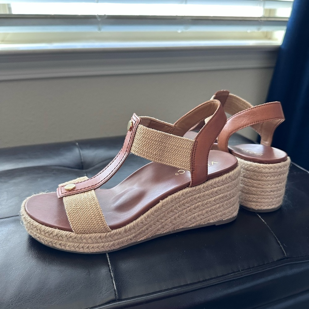 Vionic Women's Tan Wedge Sandals
